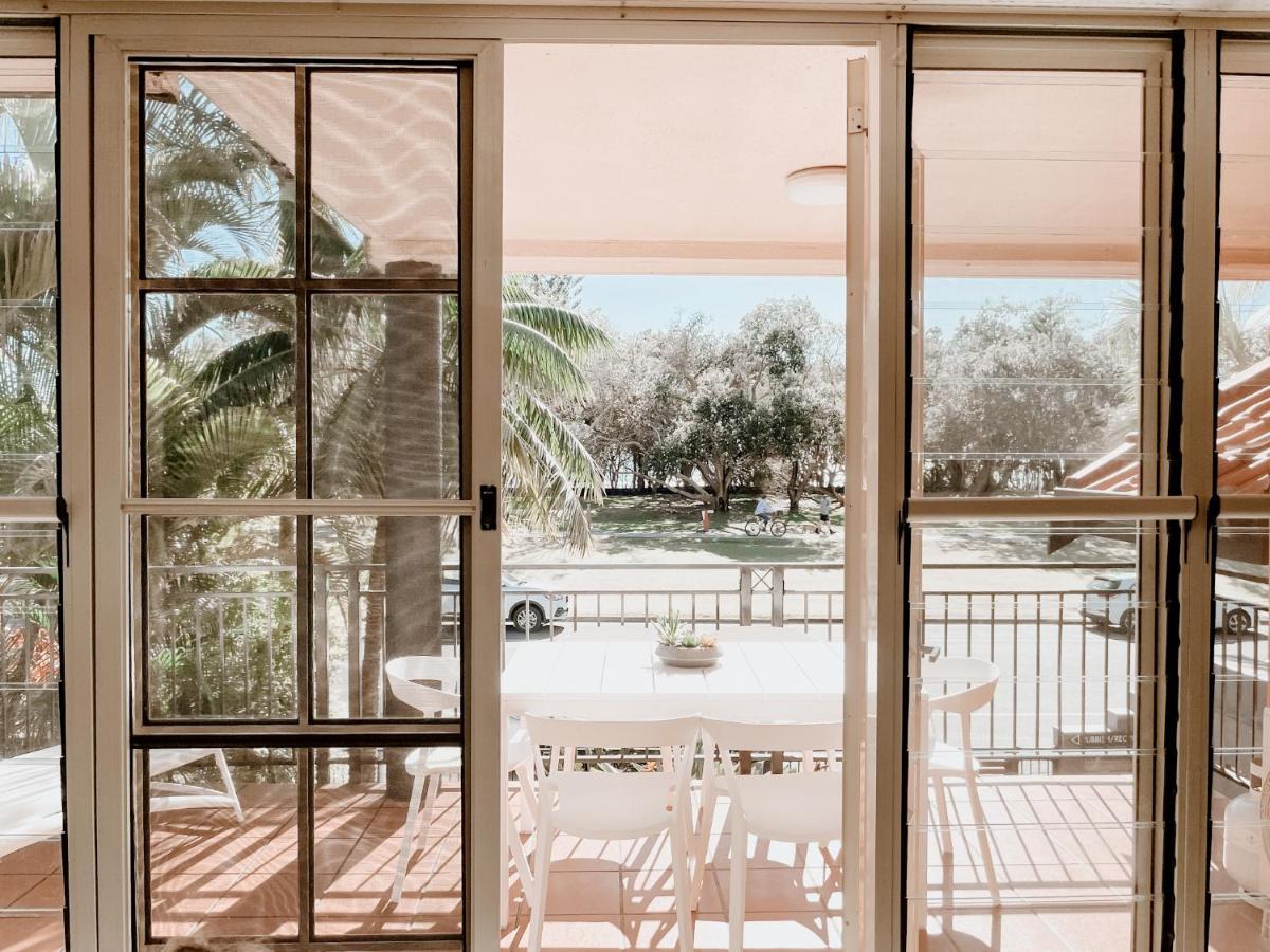 Sea Breeze On Main Beach Byron Bay Exterior photo