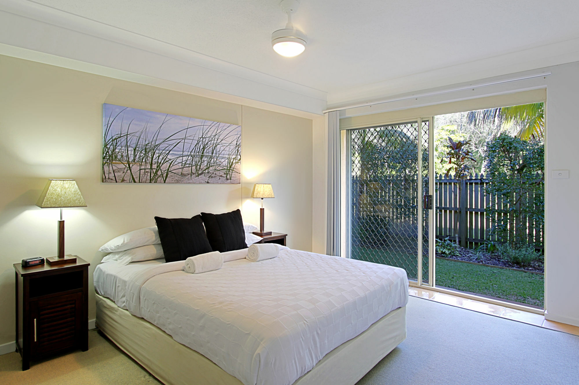 Sea Breeze On Main Beach Byron Bay Exterior photo